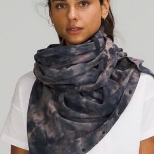 New LULULEMON vinyasa scarf